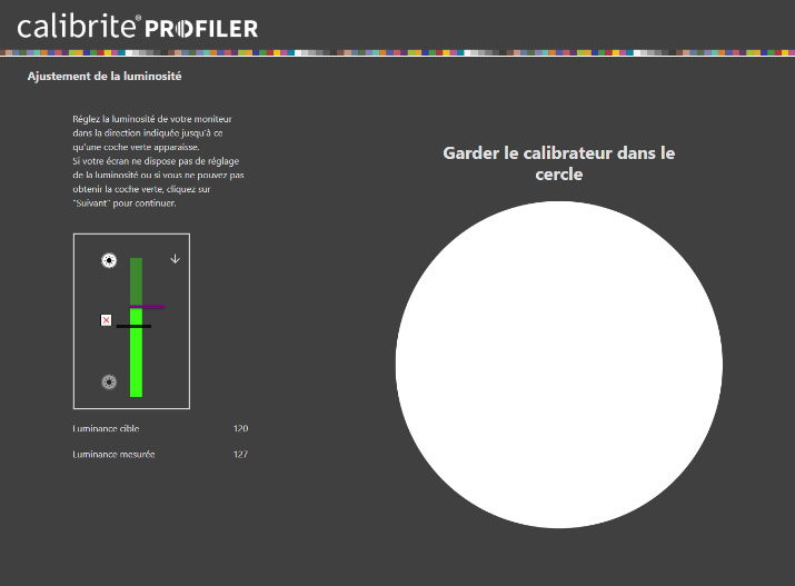 Mesurer la luminosité de votre écran et adaptez celle-ci au pré-réglage de votre cible.